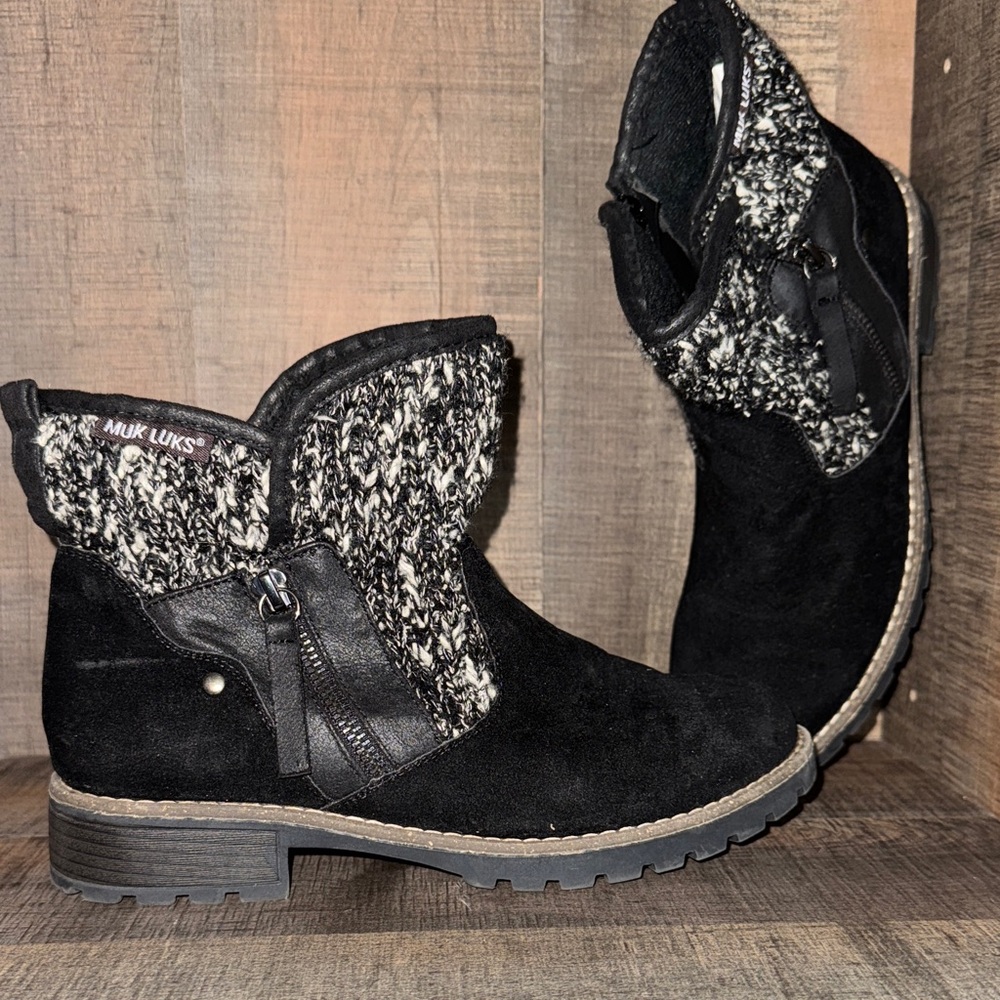 Muk Luks Women's Black and White Ankle Booties-size 8